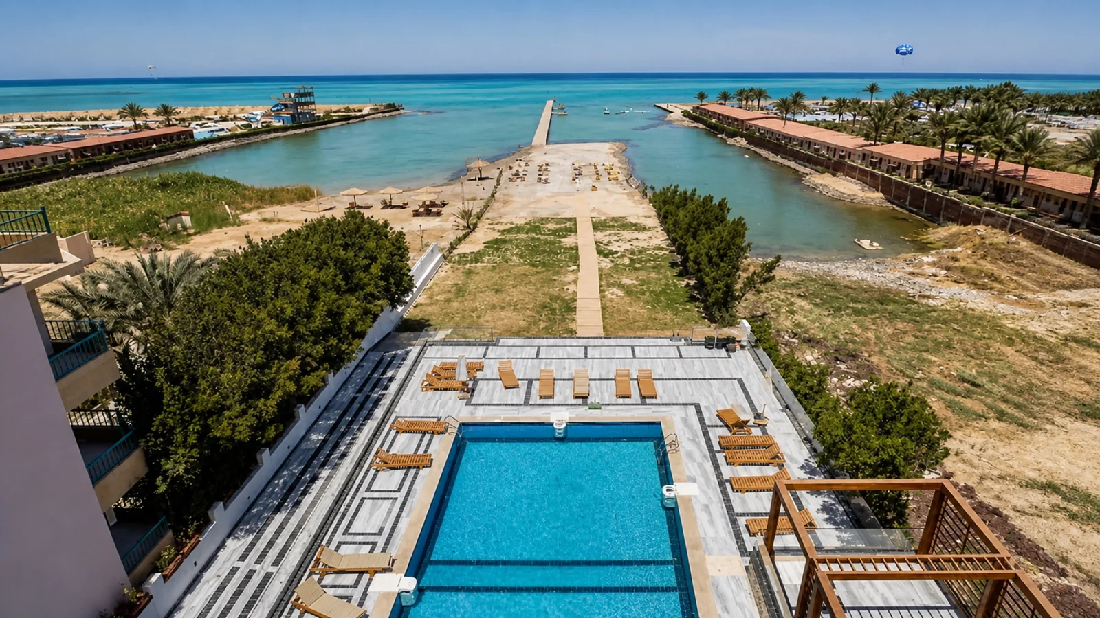 Studio and beachfront resort in Al Ahyaa – view 3