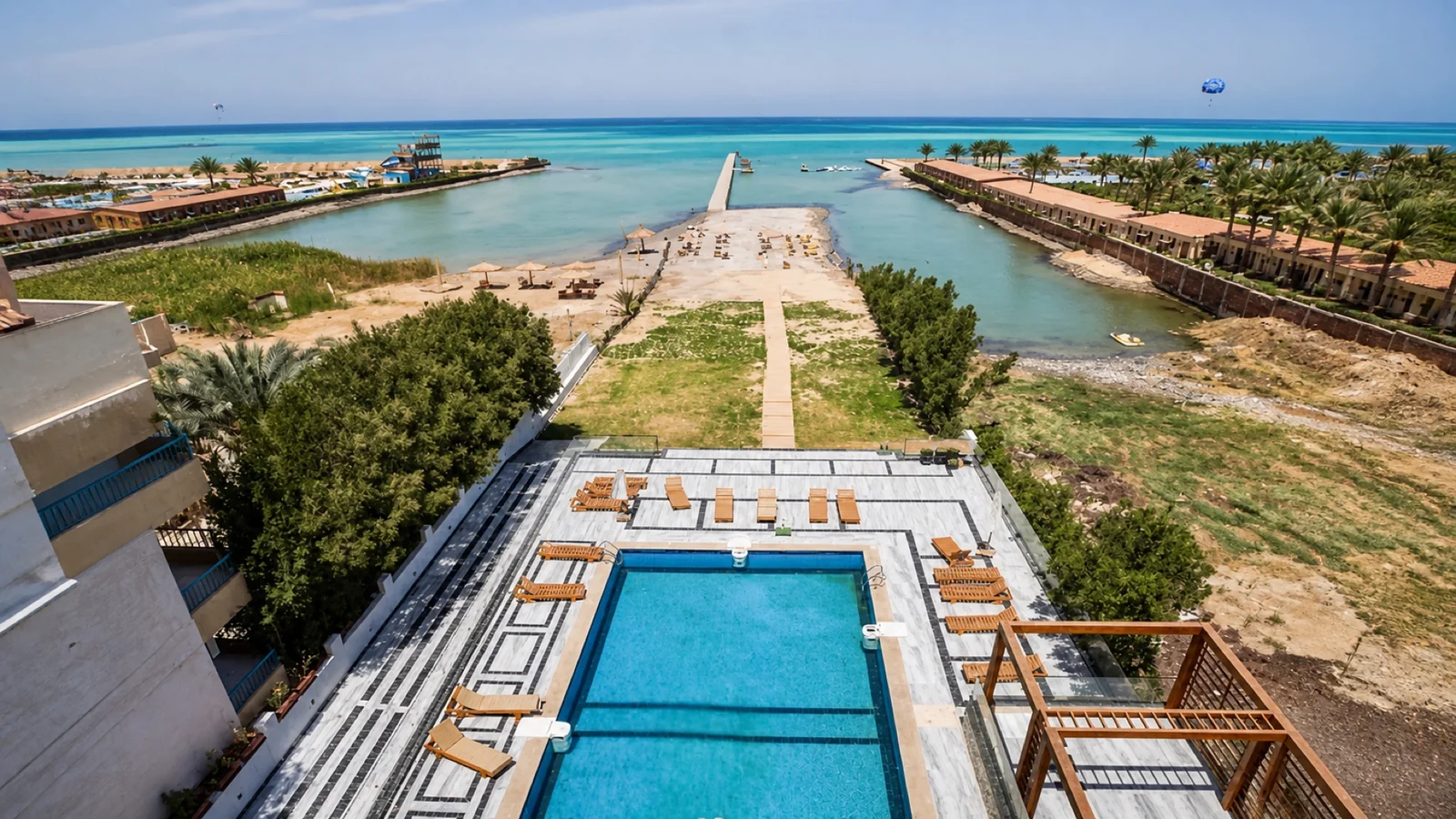 Studio and beachfront resort in Al Ahyaa – view 4