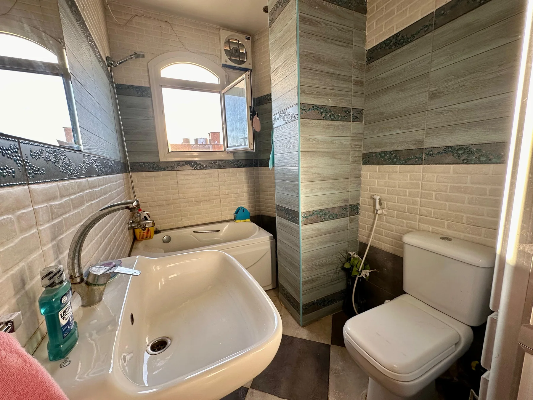 Panoramic Sea-View Four-Bedroom Apartment in Qiadat