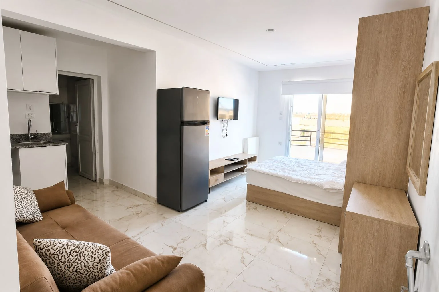 Studio and beachfront resort in Al Ahyaa – view 12
